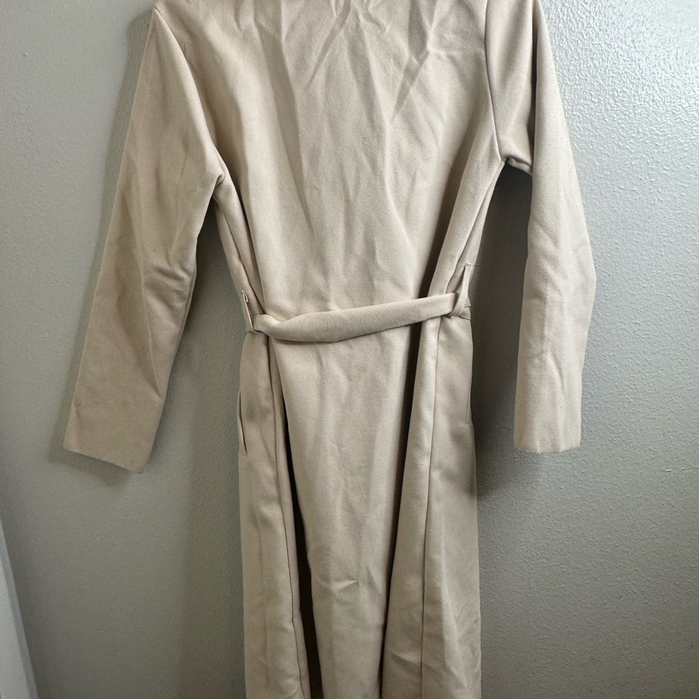 PrettyLittleThing Cream Wrap Belted Trench Coat - Picture 4 of 9